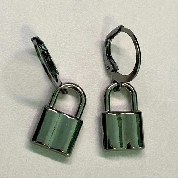 3 for $25/ Gunmetal Gray Lock Hoop  Earrings NEW - Picture 1 of 2